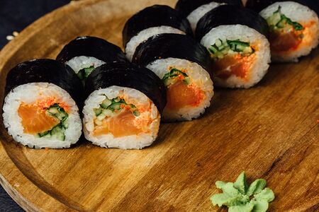 Ролл Спайси с копчёным лососем