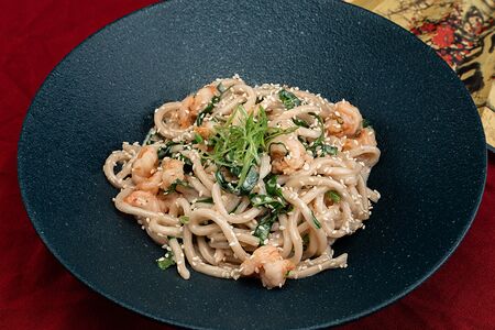 Удон с креветкой в кунжутном соусе