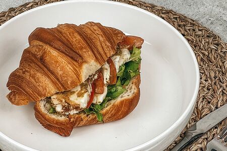 Круассан капрезе