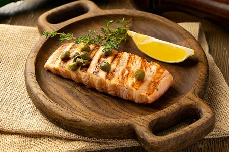 Стейк из лосося на гриле