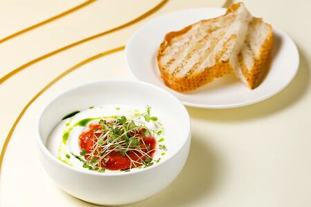 Крем фета с печёным перцем и томатами