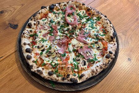 Пицца с ветчиной из индейки и грибами