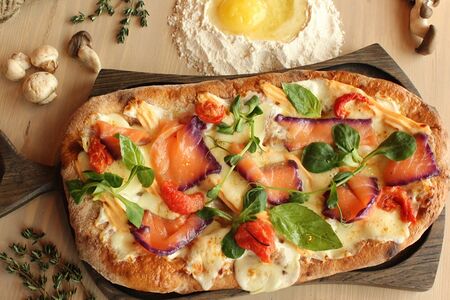 Не пицца с лососем и перчиком конфи