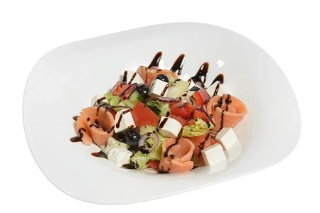 Салат греческий с лососем