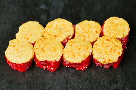 Запеченный угорь спайси-ролл