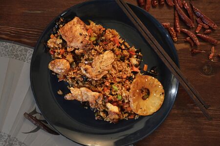 Рис с курицей по-гонконгски