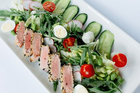 Салат с тунцом