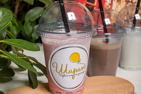 Клубничный молочный коктейль