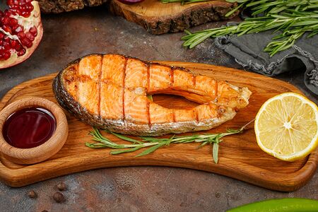 Стейк сёмги на углях