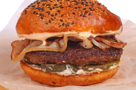 Гамбургер с беконом