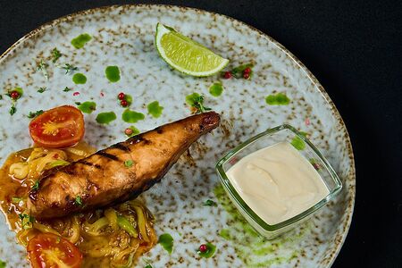 Стейк из семги с феттуччине из кабачка