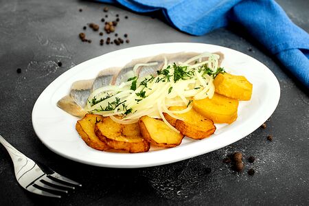 Филе сельди с обжаренным картофелем