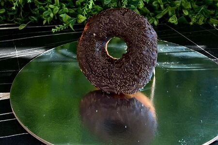 Донат шоколадный