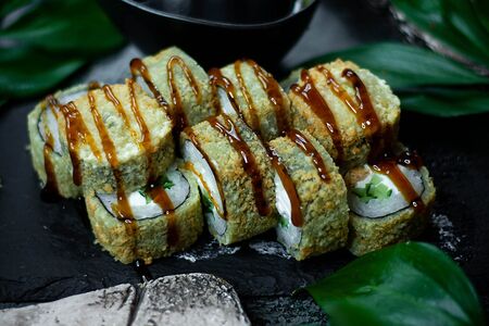 Жареный ролл с мидиями