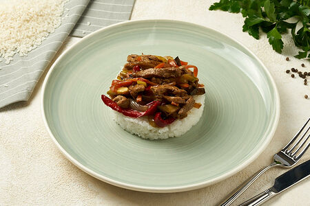 Свинина в соусе терияки с овощами и рисом