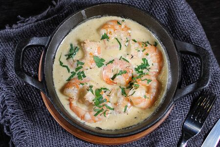 Магаданские креветки в сливочно-чесночном соусе