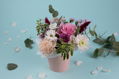 Букет с цветами Роза в цветках в стакане