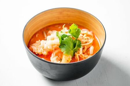 Том Ям с кокосовым молоком, креветками и цыплёнком