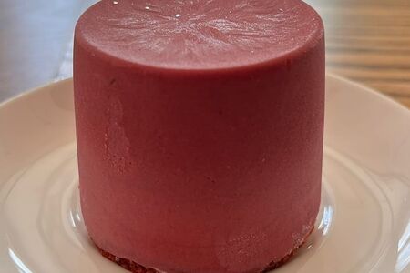 Пирожное черная смородина