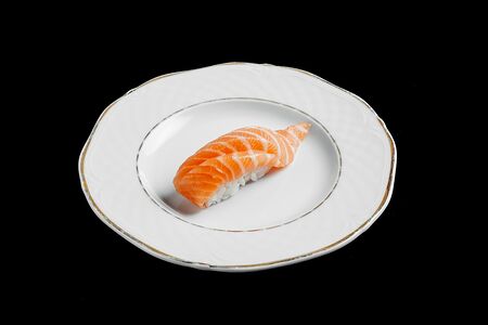 Суши с лососем