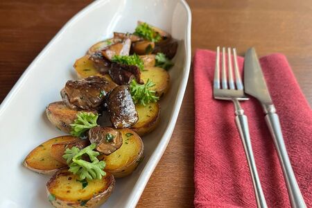 Мини-картофель с белыми грибами