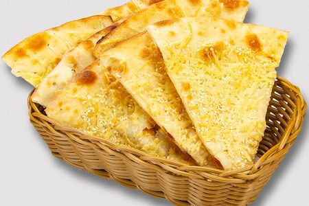 Фокачча с сыром Пармезан и кунжутом