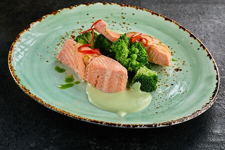 Филе форели с брокколи