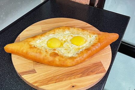 Хачапури по-аджарски с двумя яйцами