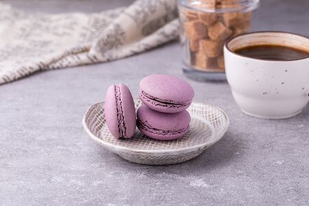 Макаронс Черная смородина