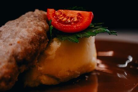 Котлета домашняя с отварным картофелем