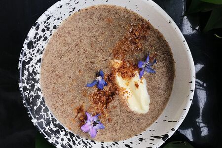 Льняная каша с медом и заварным кремом