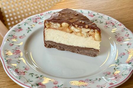 Чизкейк Сникерс