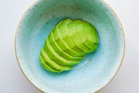 Половинка авокадо