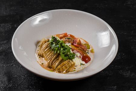 Оджахури с жареным кальмаром на открытом огне