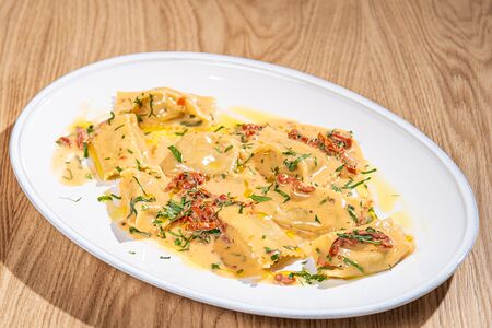 Равиоли с баклажанами и вялеными томатами