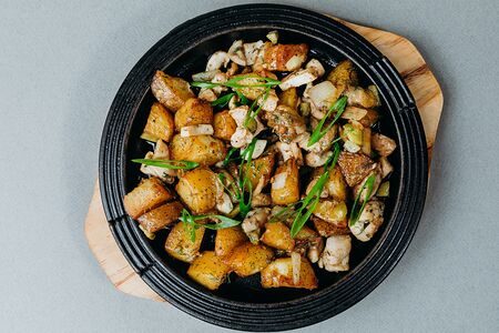 Жарёха с курицей и грибами