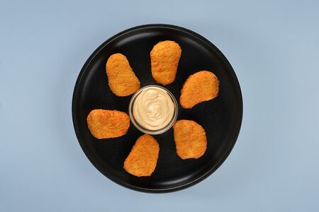 Наггетсы и соус на выбор