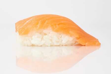 Суши с лососем