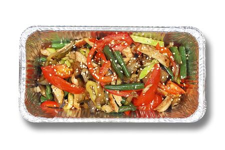 Салат с курицей и овощами