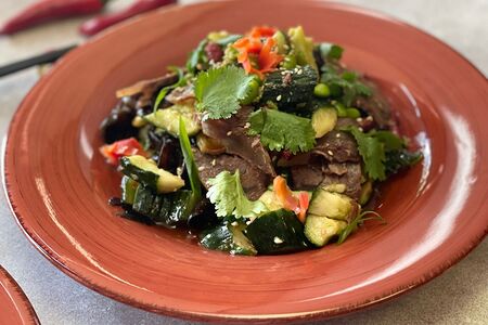 Салат с говядиной и грибами