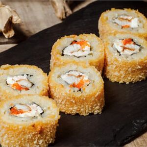 Теплый ролл с угрем и снежным крабом