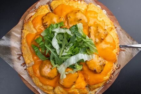Четырёхэтажная пицца-бургер с курицей