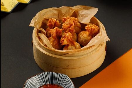 Вонтоны фри с сочной свининой и пекинской капустой