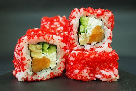 Ролл Калифорния с лососем