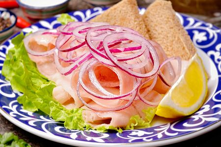 Строганина из пеламиды