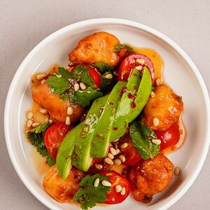 Չերրի լոլիկով, ծովախեցգետնով և ավոկադոյով աղցան