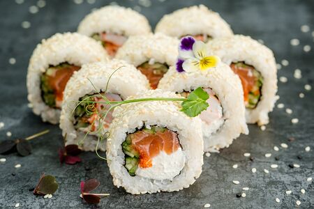 Сборка в кунжуте с креветкой и лососем №3