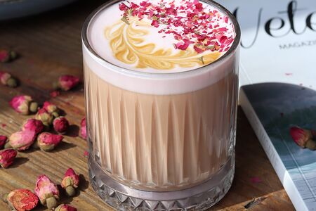 Розовый латте