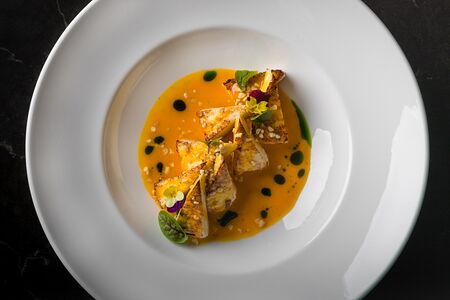 Жареный сыр с облепихово-еловым соусом