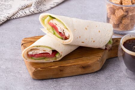 Ролл с запеченной курой и овощами